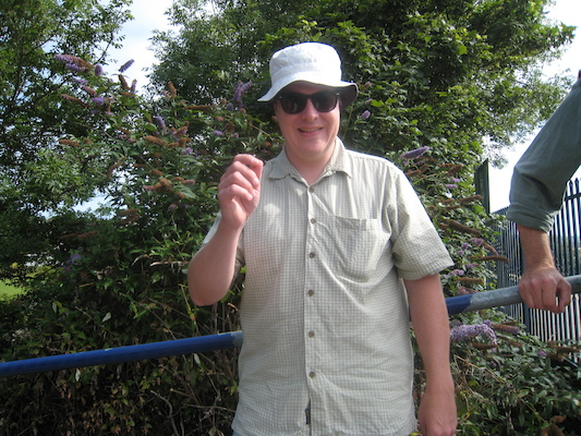 Ben waiting for the train (by Cole) (07-11-2011 09:50)