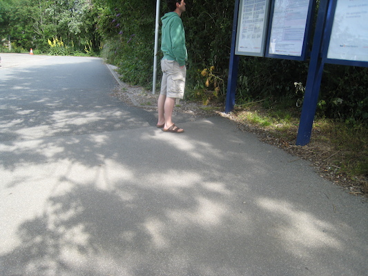 Waiting for the train (by Cole) (07-11-2011 09:52)