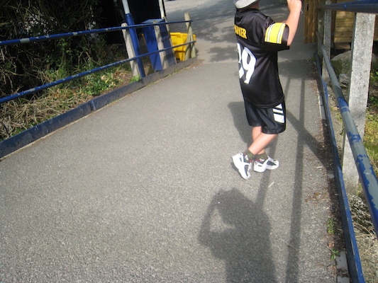 Tim waiting for the train (by Cole) (07-11-2011 09:52)