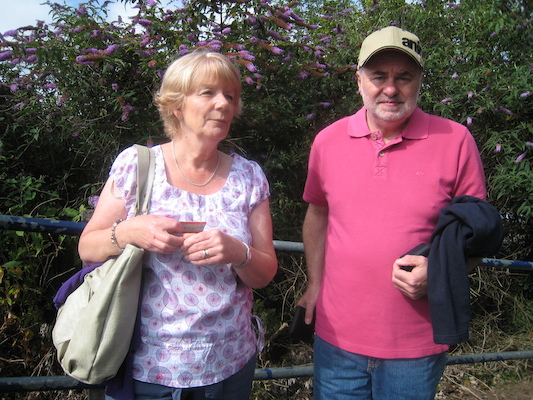 Waiting for the train (by Cole) (07-11-2011 09:57)