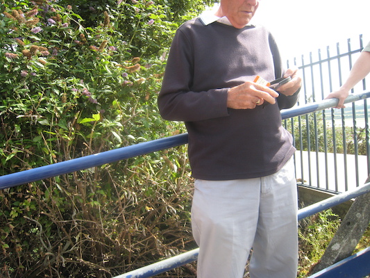 Waiting for the train (by Cole) (07-11-2011 09:58)