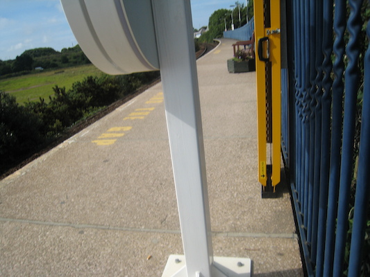 Waiting for the train (by Cole) (07-11-2011 09:59)