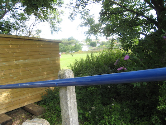 Waiting for the train (by Cole) (07-11-2011 09:59)