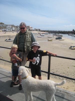 Cole, Granddad, Tim and Bazzle at St. Ives (07-11-2011 11:21)