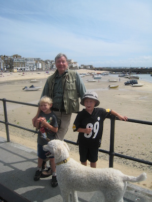 Cole, Granddad, Tim and Bazzle at St. Ives (07-11-2011 11:21)
