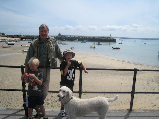 Cole, Granddad, Tim and Bazzle at St. Ives (07-11-2011 11:21)