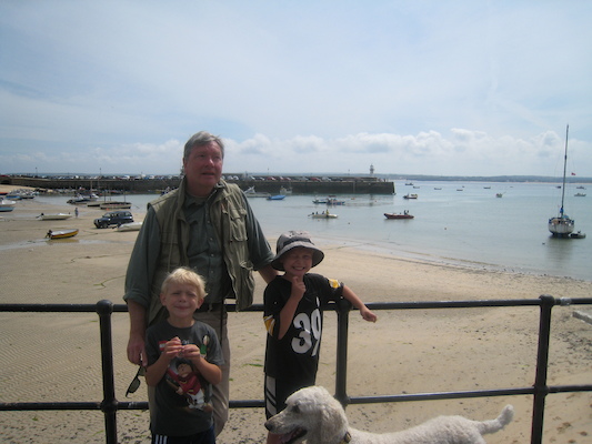 Cole, Granddad, Tim and Bazzle at St. Ives (07-11-2011 11:22)
