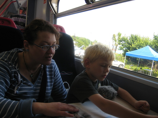 Xine and Cole on the train (07-11-2011 13:30)