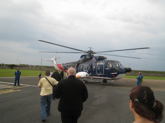 Xine boarding the helicopter (07-12-2011 08:08)