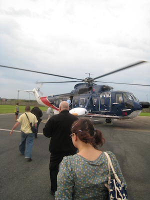 Xine boarding the helicopter (07-12-2011 08:08)