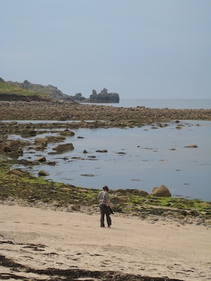 Xine on the Porthcressa beach (07-12-2011 10:31)