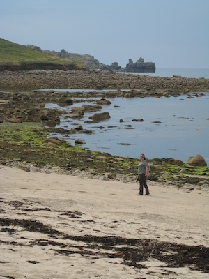 Xine on the Porthcressa beach (07-12-2011 10:31)