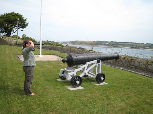 Xine manning the cannons overlooking Hugh Town (07-12-2011 10:52)
