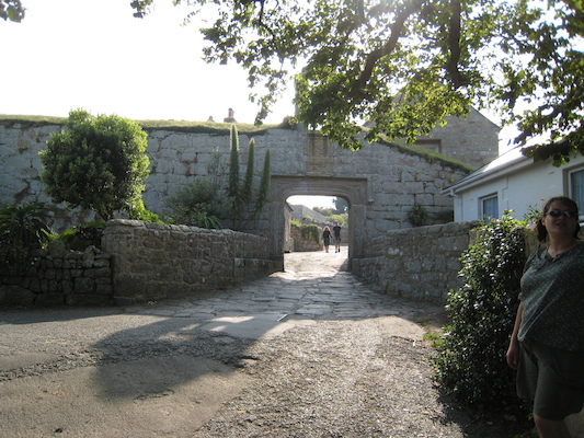 Xine outside the castle walls (07-12-2011 17:39)