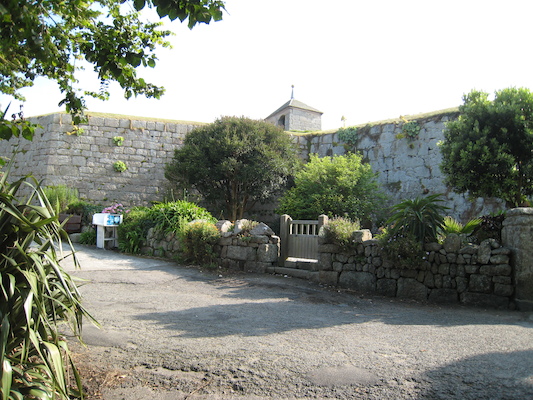 The castle walls (07-12-2011 17:39)