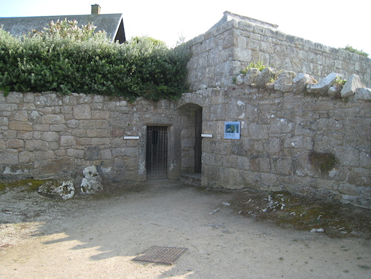 The powder house and jail (07-12-2011 17:40)