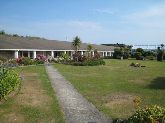 Xine going to our room (07-12-2011 17:44)