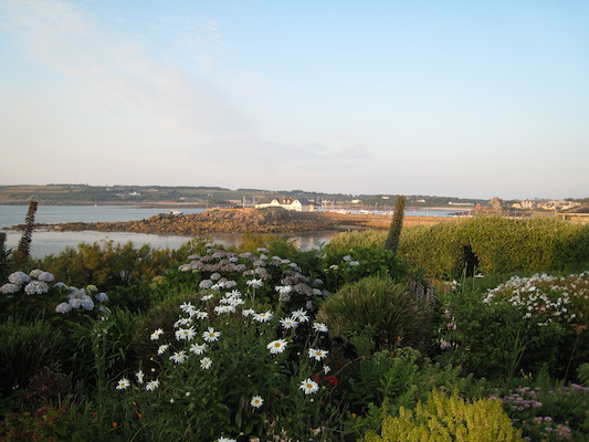 View of the Hugh Town quay (07-12-2011 20:37)