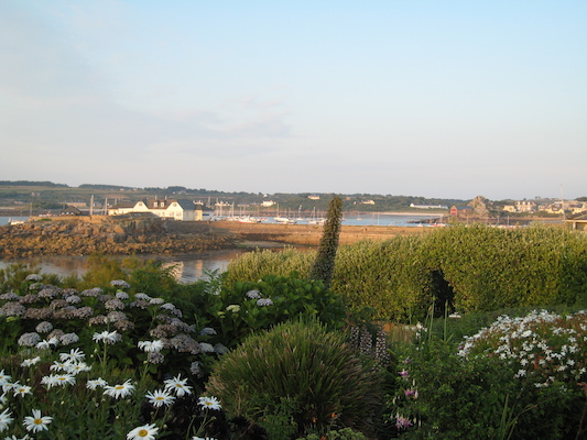 View of the Hugh Town harbor (07-12-2011 20:37)