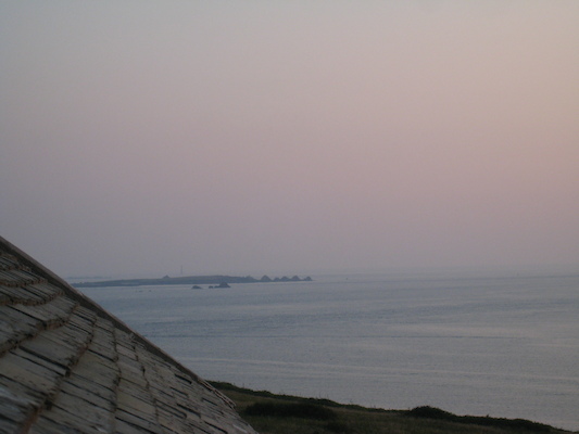 Bishop rock lighthouse in the distance (07-12-2011 21:06)