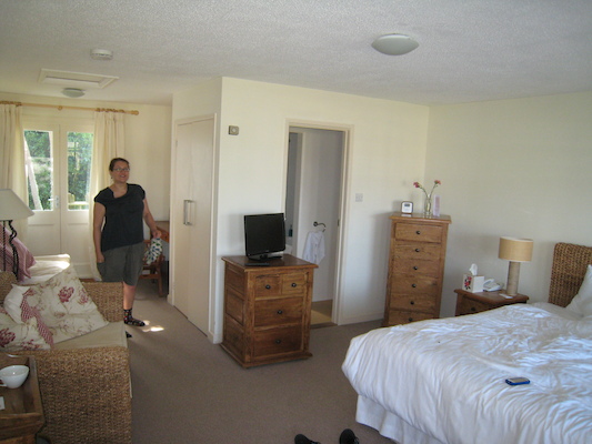 Xine in the hotel room (07-14-2011 09:24)