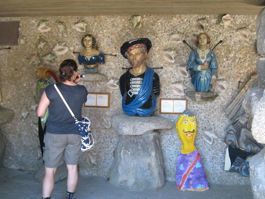 Xine looking at the figurehead collection (07-14-2011 13:10)