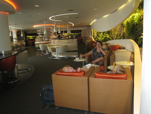 Heathrow Skyteam lounge (07-26-2011 12:19)