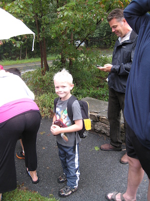 First day of school, waiting for the bus (09-06-2011 08:55)