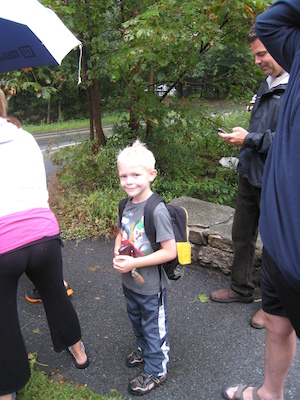 First day of school, waiting for the bus (09-06-2011 08:55)