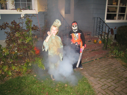 Cole and Tim halloween costumes (11-06-2011 17:40)