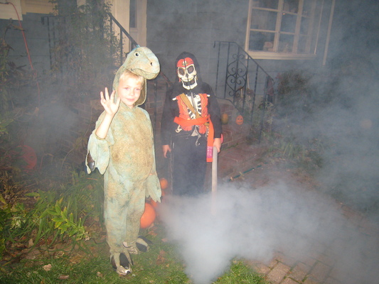 Cole and Tim halloween costumes (11-06-2011 17:41)