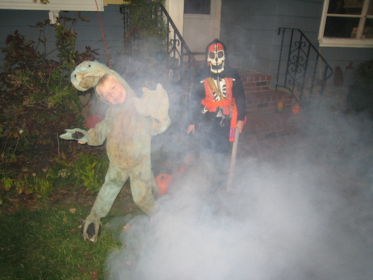 Cole and Tim halloween costumes (11-06-2011 17:41)