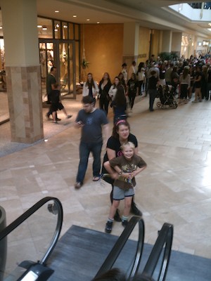 Tim and Xine post mob (06-25-2011 17:31)