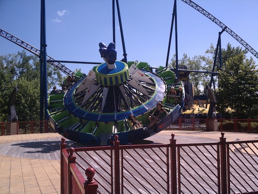 Tim and Cole on some spinning ride (07-30-2011 10:37)