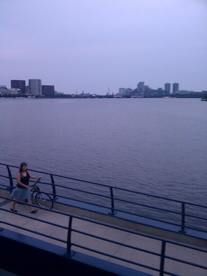 Xine on a bike ride along the esplenade (08-06-2011 19:51)