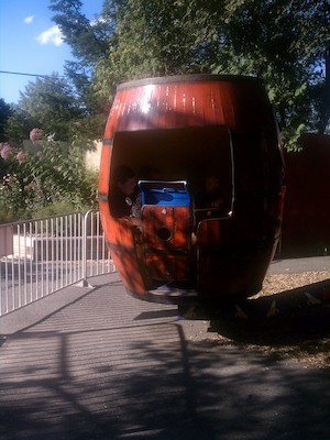 Tim and Cole on the spinny tubs (08-12-2011 17:17)