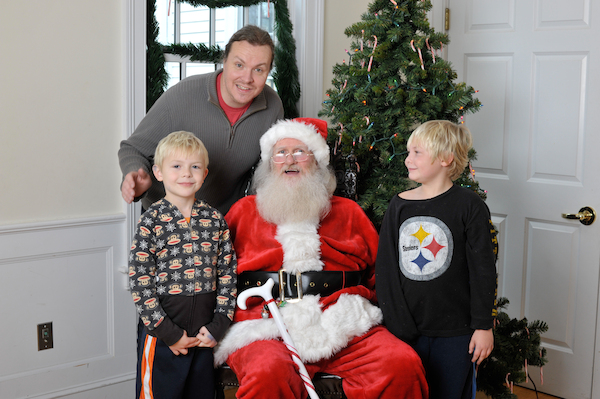Cole, Tim and Santa (12-04-2011 11:28)