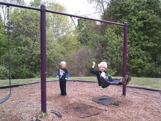 Cole swinging with Tim (05-11-2011 13:41)