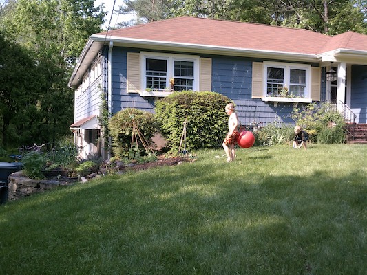 Tim and Cole playing in the sprinklers (05-26-2011 16:12)