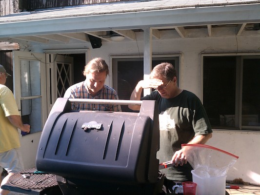 Ben and Mike grilling (08-20-2011 17:05)