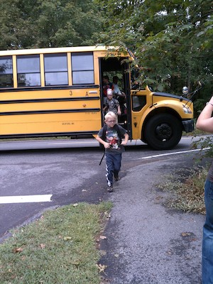 Cole getting off the bus (09-06-2011 11:51)
