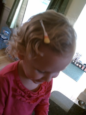 Linda sporting a candy corn clip (10-16-2011 15:07)