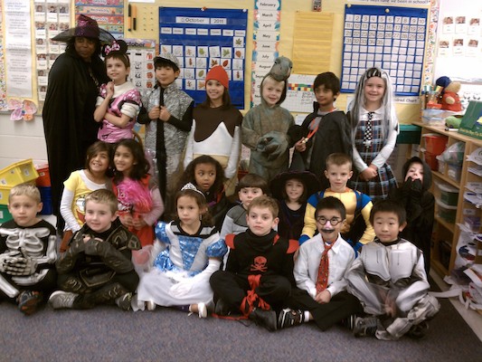Cole's class haloween picture (10-28-2011 13:38)