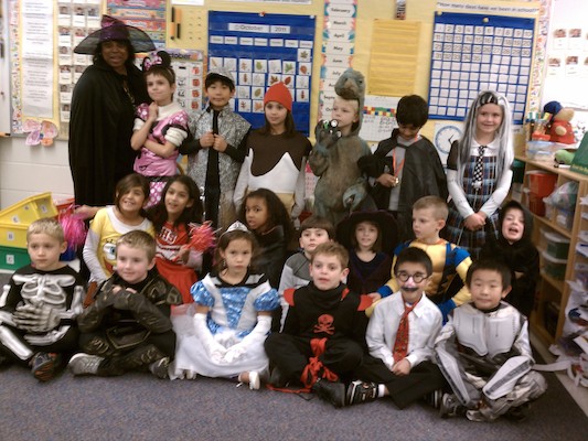 Cole's class haloween picture (10-28-2011 13:38)