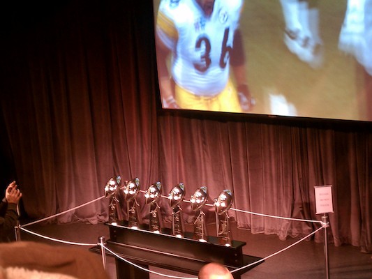 Steelers superbowl trophies (12-27-2011 15:38)