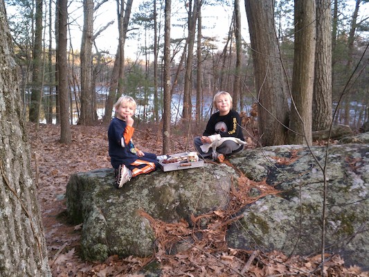 Cole and Tim having a picnic at Fawn lake (note broken arm) (02-01-2012 16:30)