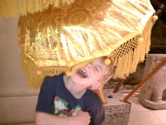 Cole being attacked by an umbrella in the lobby (02-22-2012 19:04)