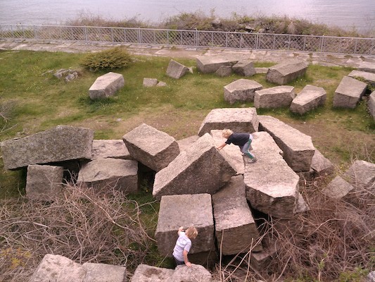 Tim and Cole climbing at Fort McClary (05-11-2012 13:40)