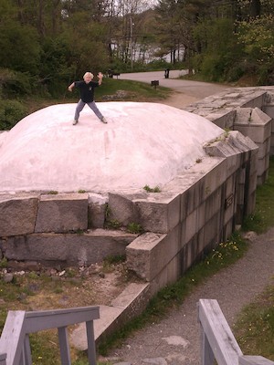 Cole dancing on the roof of Fort McClary (05-11-2012 13:55)
