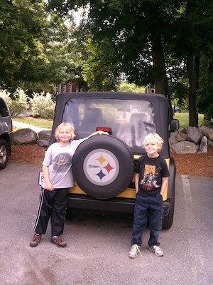 Tim, Cole and the Steelers jeep (06-06-2012 15:21)